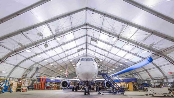 Industrielle Flugzeughangare aus Metall Metallbau Fertigbauten aus Stahl