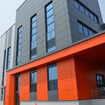 angepasste Farbmetall-Konstruktionsgebäude mit Metalldach-Sandwich-Panel