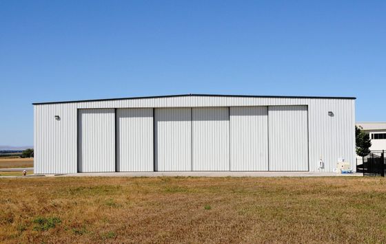 Eigene Höhe Q355b Q235b Stahlkonstruktion Hangar Vorgefertigte Metallflugzeughangar
