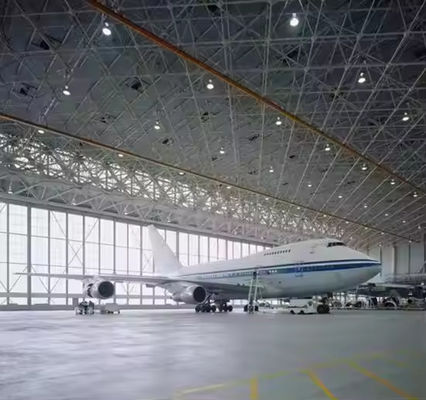 Modernes, kundenspezifisches Stahlkonstruktionsgebäude, Fertigteil-Lagerhalle, Werkstatt, Flugzeughangar, Büro