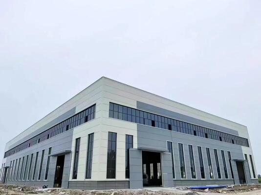 Stahlbauten mit Einhangdach für Logistikpark und Sortierterminal